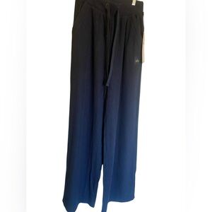NWT Alo Yoga muse wide leg pant NAVY Size XXS